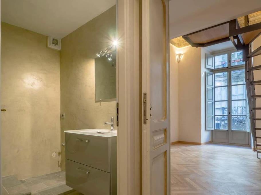 Elegante Appartamento In Centro. Turin Bagian luar foto