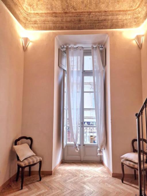 Elegante Appartamento In Centro. Turin Bagian luar foto